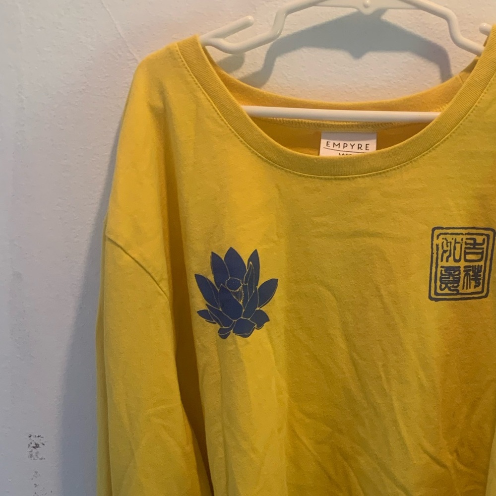 empyre women long sleeve very slightly used :)